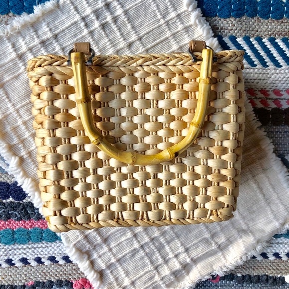 Handbags - Woven Wicker Basket Handle Small Purse